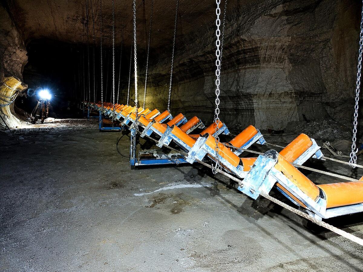 Estrutura suspensa da correia transportadora